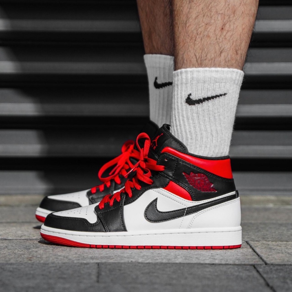 Nike Air Jordan 1 Mid Black Toe White Red Sneakers DQ8426-106 Mens Size 10.5
